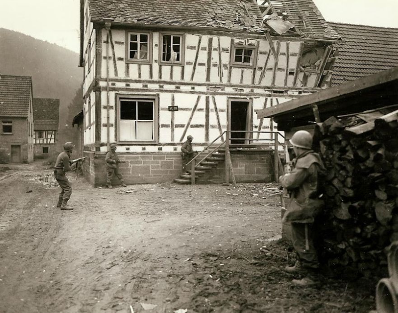 Illustration for article titled These Previously Unseen Photos Bear Witness to the Carnage of World War II